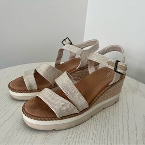Tom’s Cream Wedge Espadrille Sandals